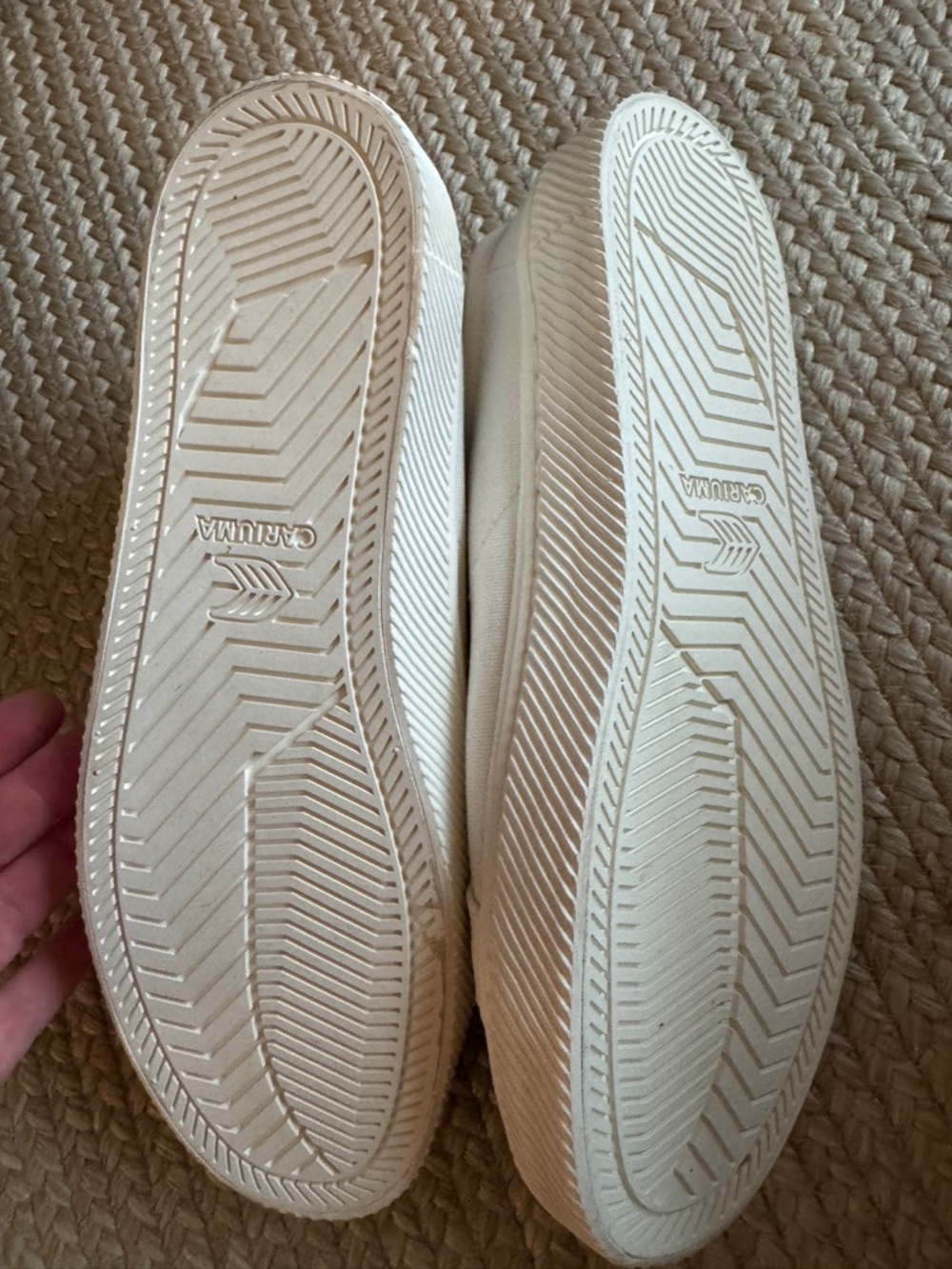 Cariuma White Canvas Low-Top Sneakers with Green Insole 8.5 - Picture 3 of 3